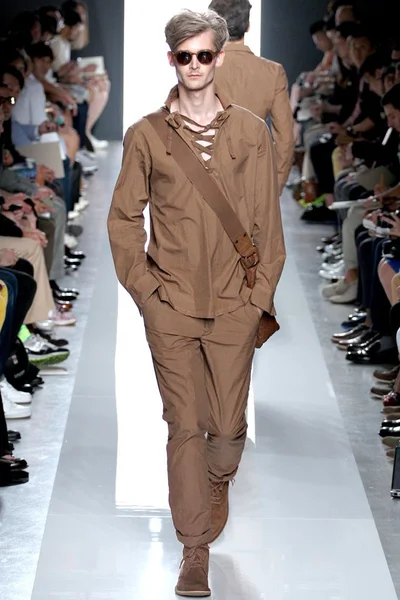 Look 15